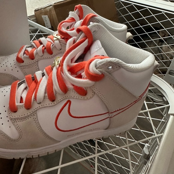 Nike Dunk High White and Orange - Picture 3 of 6